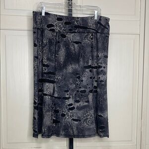 V Cristina Women’ Distressed Animal Snake Print Skirt Black Gray Size Medium Emo